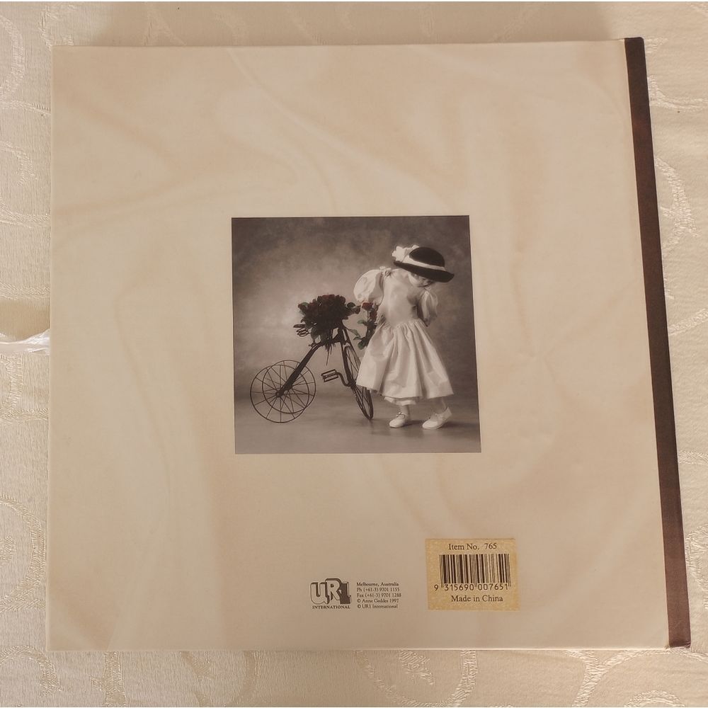 Anne Geddes Wedding Album - Picture 12 of 13